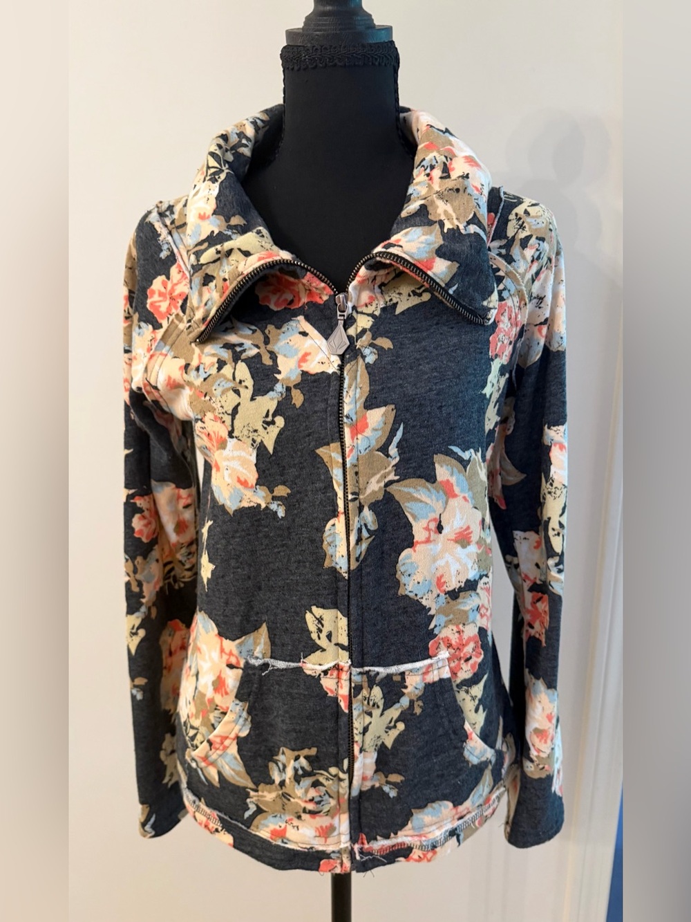 Volcom Floral Cotton Blend Zip-Up Jacket in Charcoal Cream and Coral Surf Skate